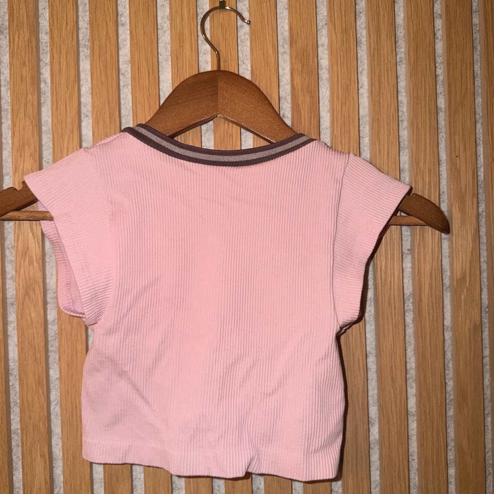 Pink Ribbed Crop Top with V-Neck - Picture 2 of 2